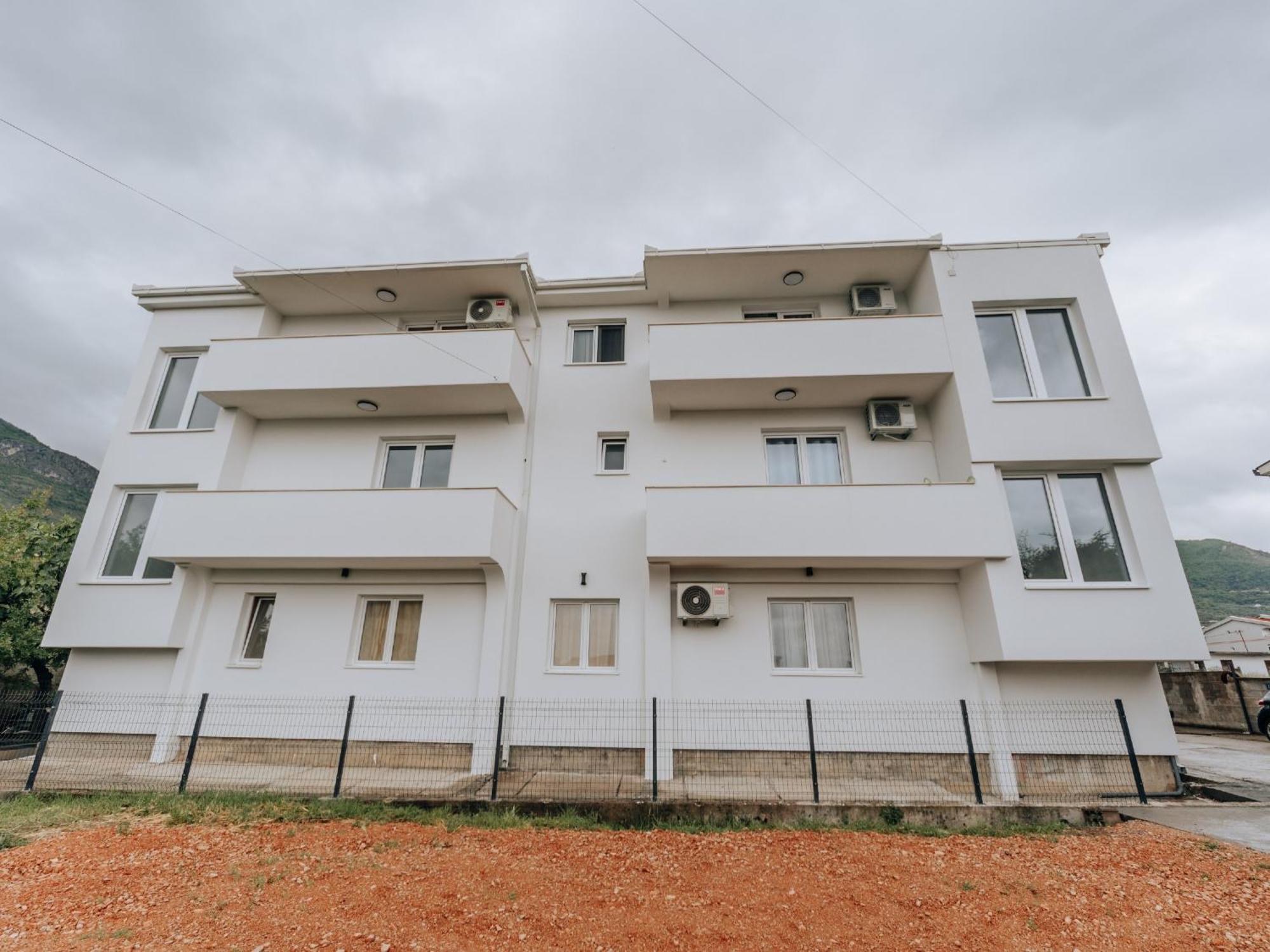 Apartments Milivojevic 바르 외부 사진