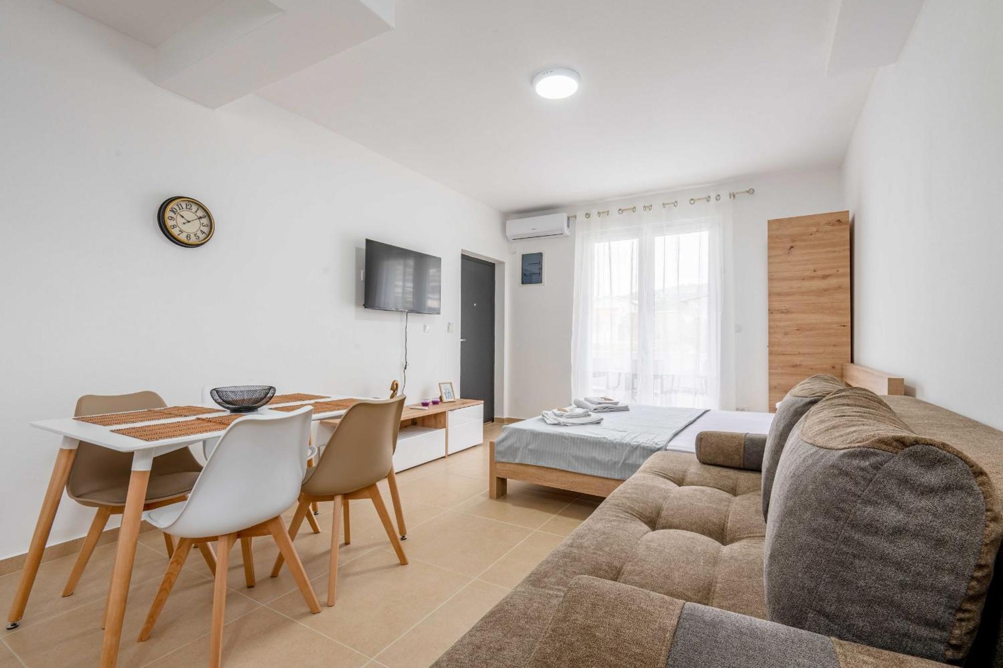 Apartments Milivojevic 바르 객실 사진